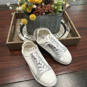 New Steve Madden Womens White Lace Up Low Top Casual Shoes Sneakers Size 9”5
